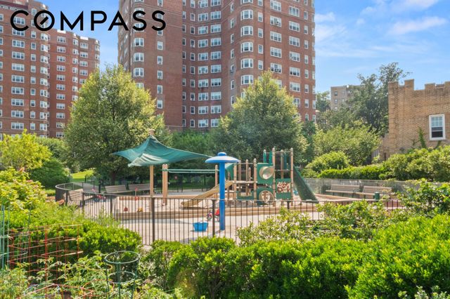 160 Cabrini Blvd Apt 105, New York City, NY 10033