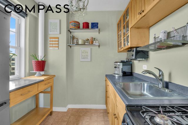 160 Cabrini Blvd Apt 105, New York City, NY 10033