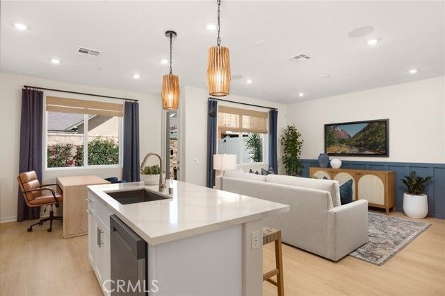 7022 Solara Way, Westminster, CA 92683