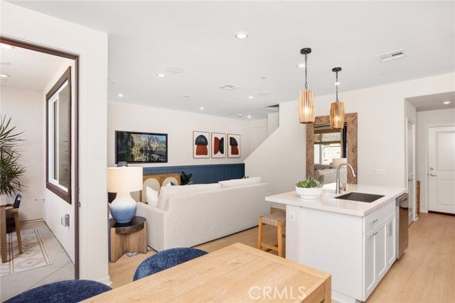 7022 Solara Way, Westminster, CA 92683