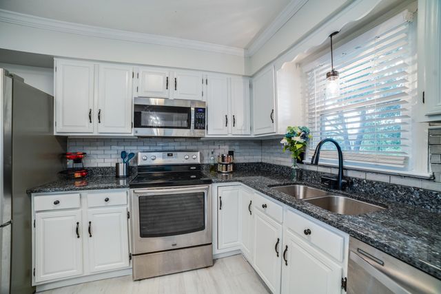 928 BROADVIEW DR, Harrisonburg, VA 22802