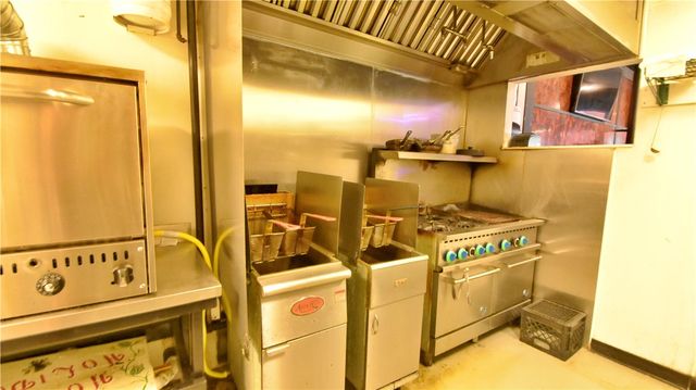 1635 E Railroad, Heidelberg, PA 15106