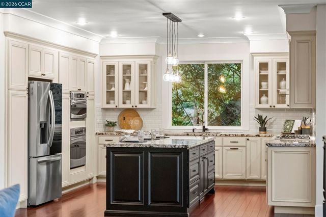 6165 Doncaster Pl, Oakland, CA 94611