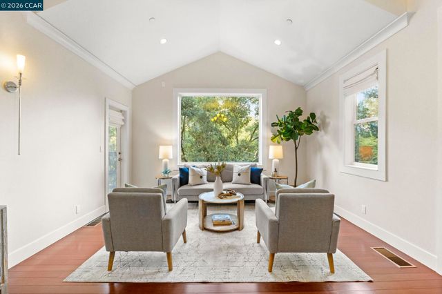 6165 Doncaster Pl, Oakland, CA 94611