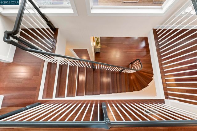 6165 Doncaster Pl, Oakland, CA 94611