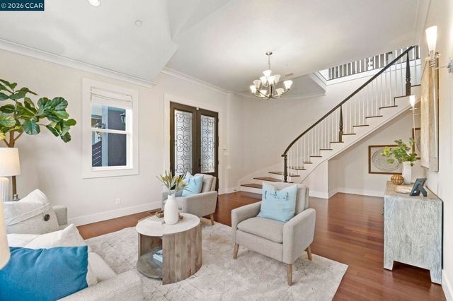 6165 Doncaster Pl, Oakland, CA 94611