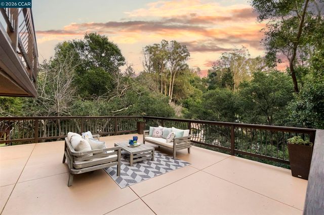 6165 Doncaster Pl, Oakland, CA 94611