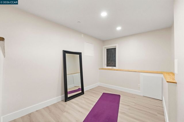 6165 Doncaster Pl, Oakland, CA 94611