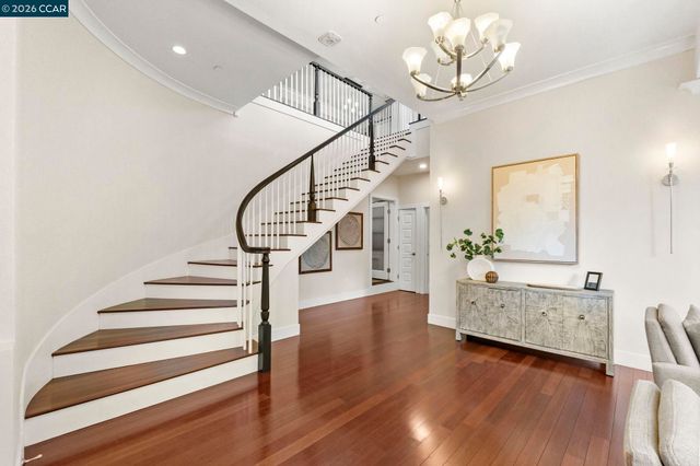 6165 Doncaster Pl, Oakland, CA 94611