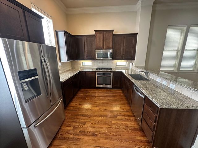 2021 Fannin Station, Houston, TX 77045