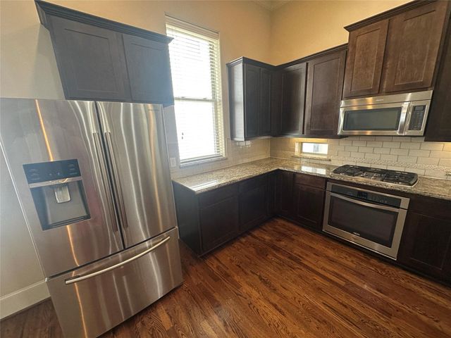 2021 Fannin Station, Houston, TX 77045