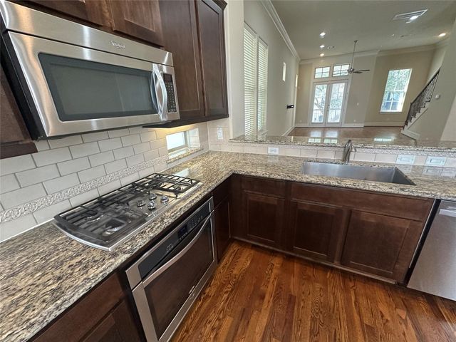 2021 Fannin Station, Houston, TX 77045