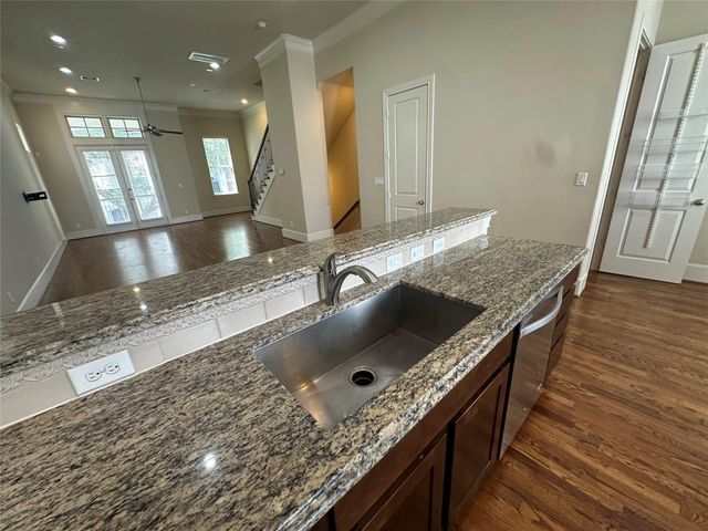 2021 Fannin Station, Houston, TX 77045