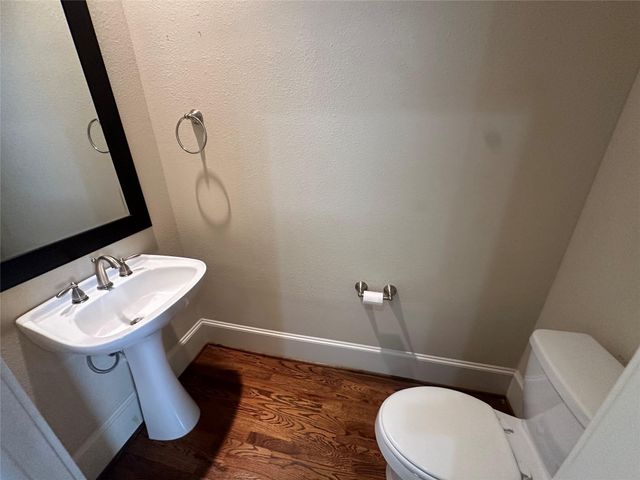 2021 Fannin Station, Houston, TX 77045