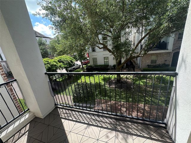 2021 Fannin Station, Houston, TX 77045