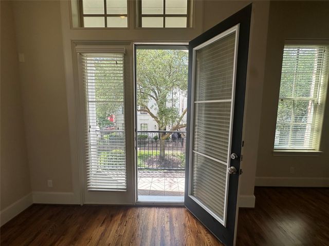 2021 Fannin Station, Houston, TX 77045