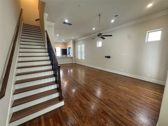 2021 Fannin Station, Houston, TX 77045
