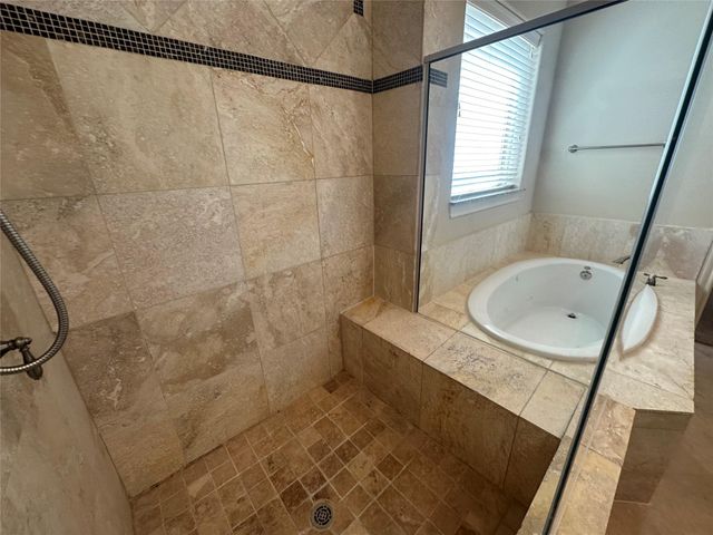 2021 Fannin Station, Houston, TX 77045