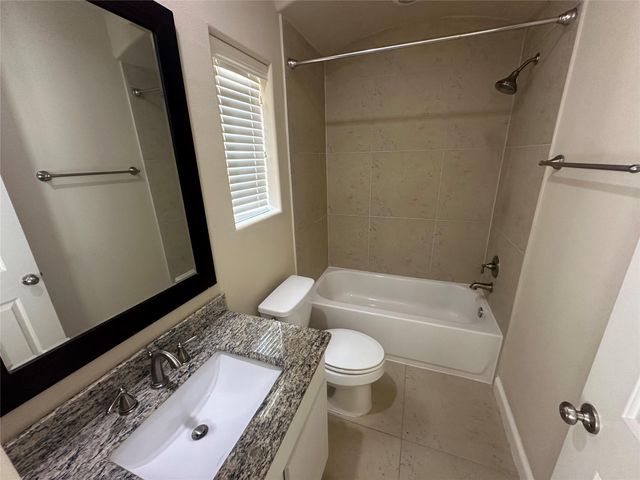 2021 Fannin Station, Houston, TX 77045