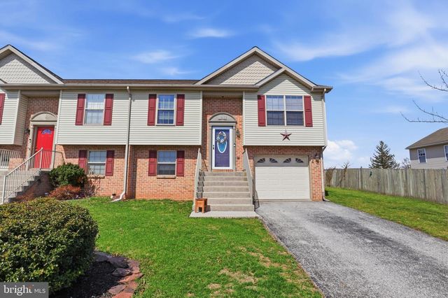1915 WYATT CIR, Dover, PA 17315