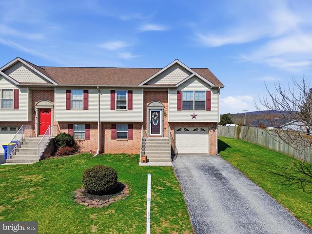 1915 WYATT CIR, Dover, PA 17315