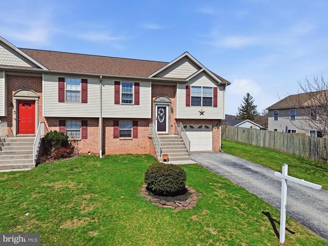 1915 WYATT CIR, Dover, PA 17315