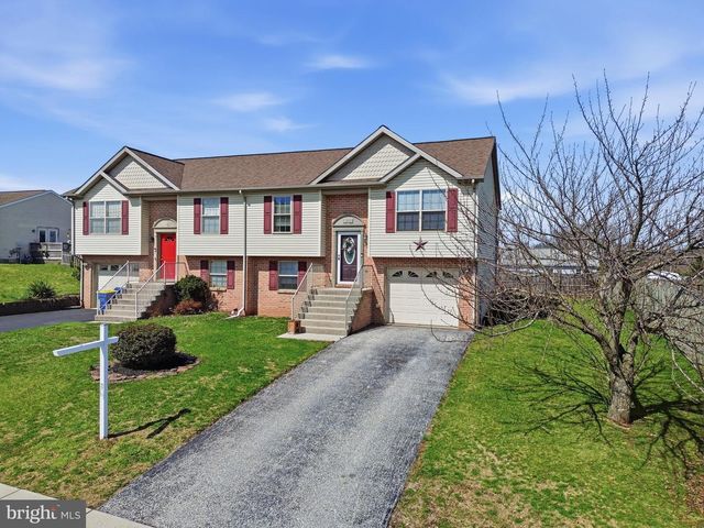 1915 WYATT CIR, Dover, PA 17315