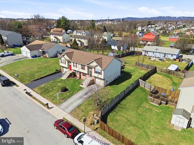 1915 WYATT CIR, Dover, PA 17315