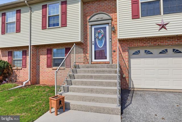 1915 WYATT CIR, Dover, PA 17315