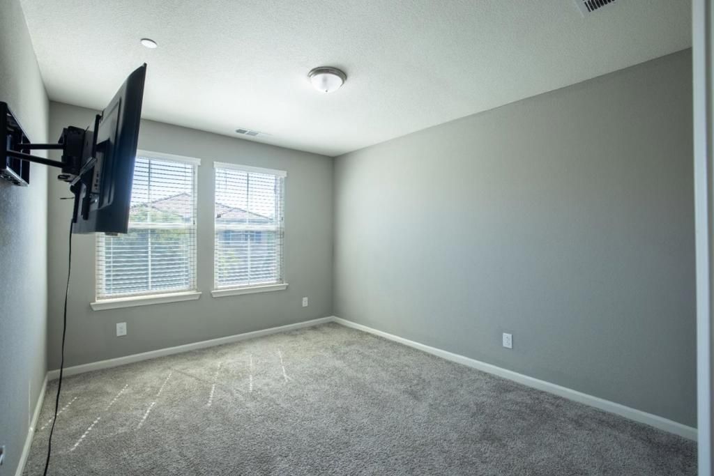 Image 10 of property listing at Address unavailable.