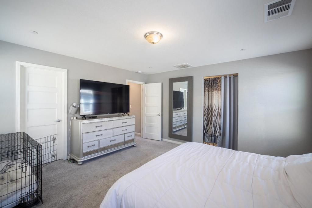 Image 18 of property listing at Address unavailable.