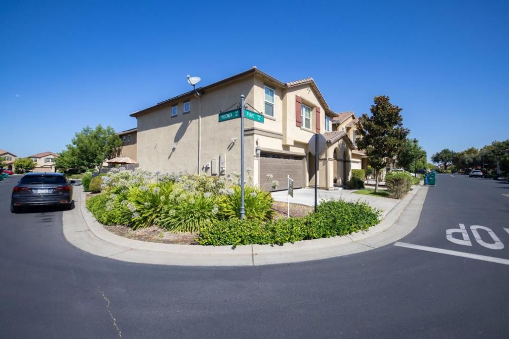 Image 2 of property listing at Address unavailable.