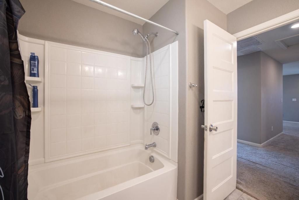 Image 20 of property listing at Address unavailable.