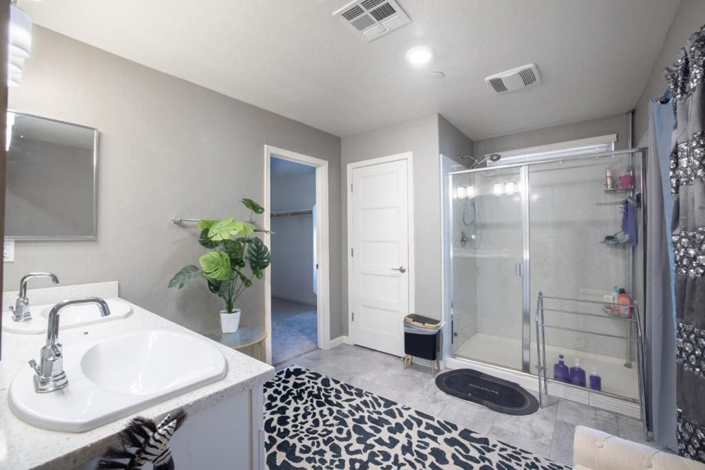 Image 22 of property listing at Address unavailable.