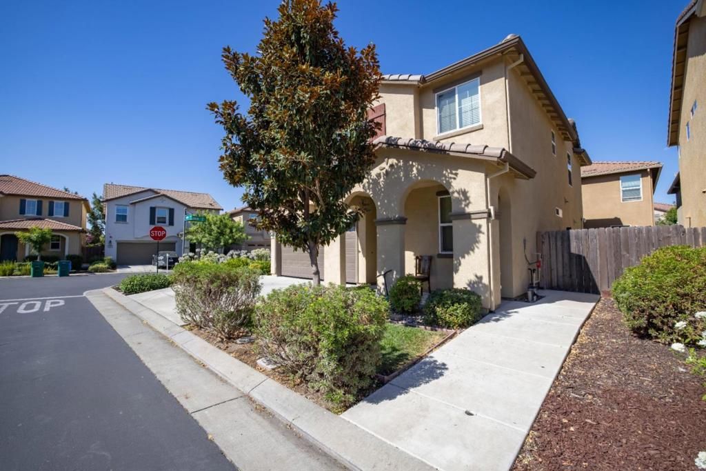 Image 3 of property listing at Address unavailable.
