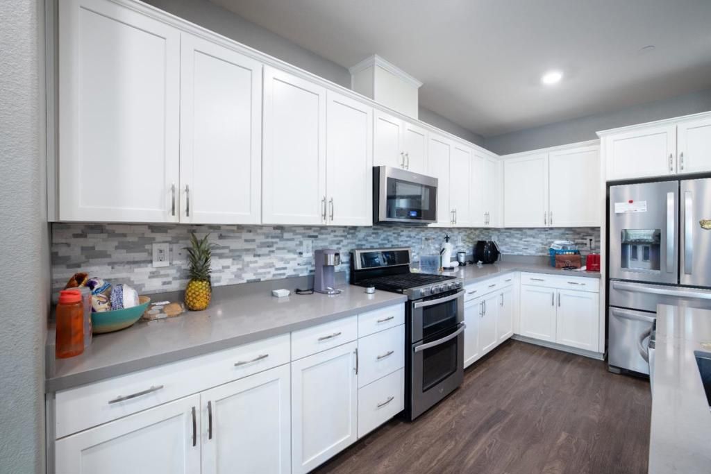 Image 34 of property listing at Address unavailable.