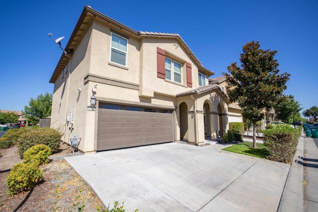 Image 4 of property listing at Address unavailable.