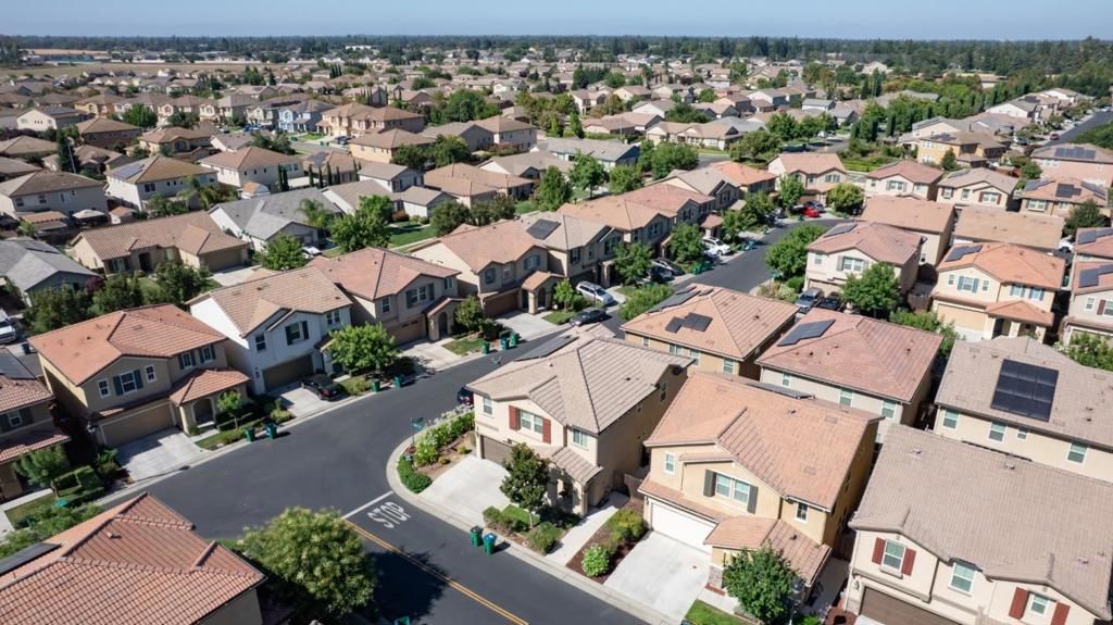 Image 50 of property listing at Address unavailable.