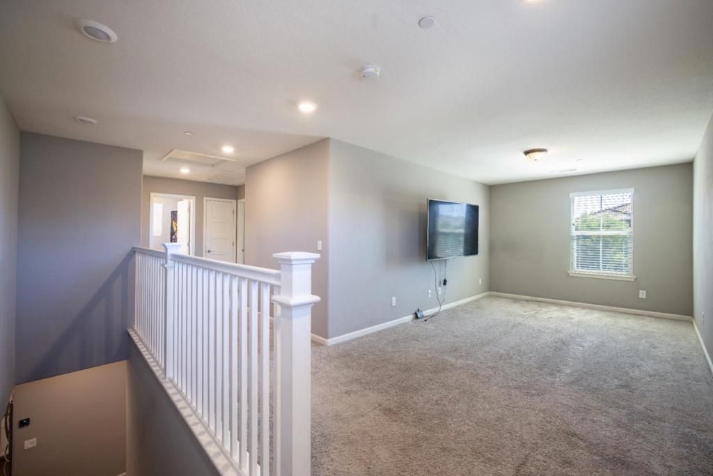 Image 7 of property listing at Address unavailable.