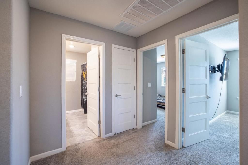 Image 9 of property listing at Address unavailable.
