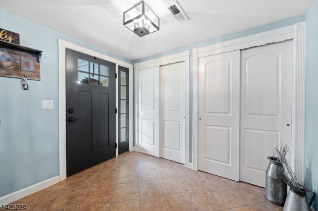 11 Barbara Dr, Clifton City, NJ 07013