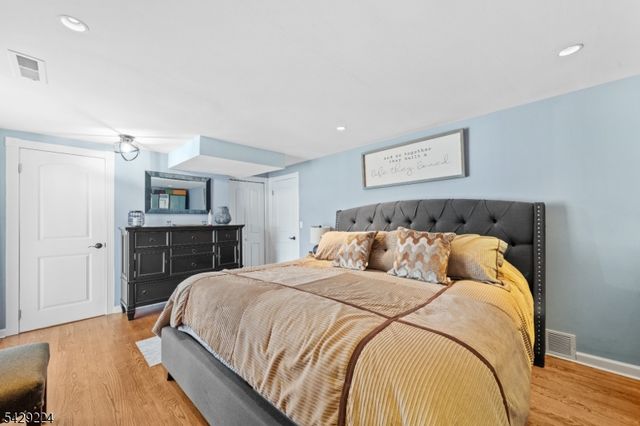 11 Barbara Dr, Clifton City, NJ 07013
