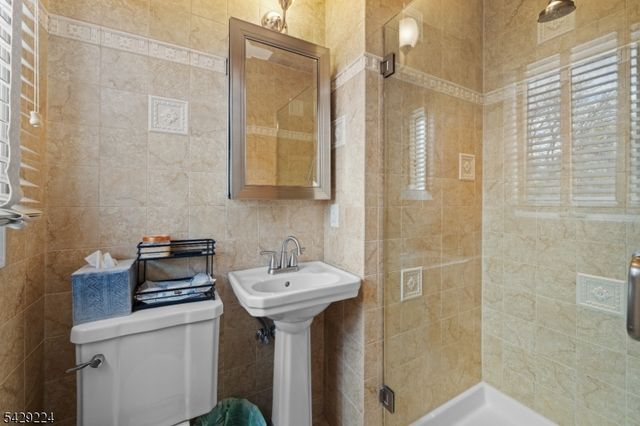 11 Barbara Dr, Clifton City, NJ 07013