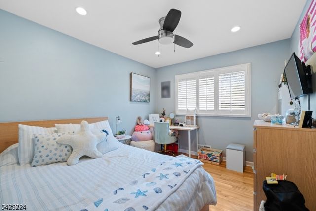 11 Barbara Dr, Clifton City, NJ 07013