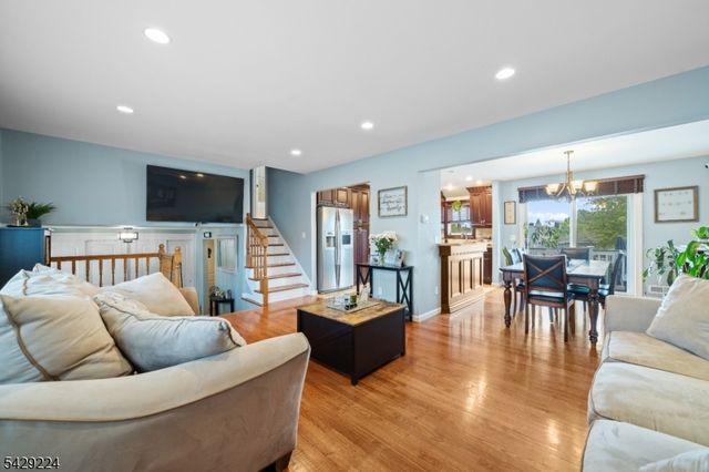 11 Barbara Dr, Clifton City, NJ 07013