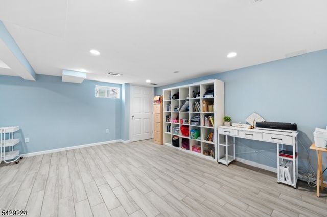 11 Barbara Dr, Clifton City, NJ 07013