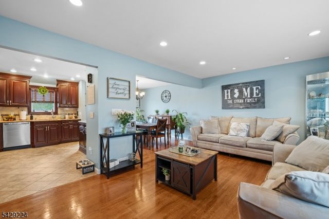 11 Barbara Dr, Clifton City, NJ 07013