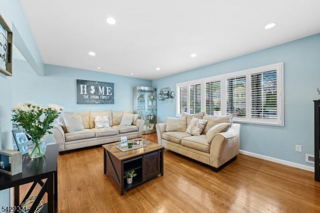 11 Barbara Dr, Clifton City, NJ 07013