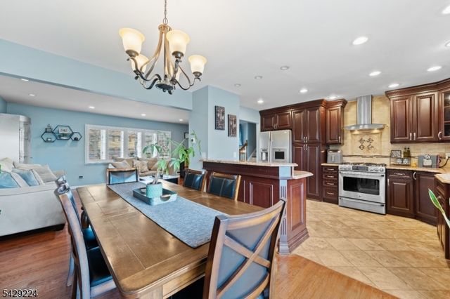 11 Barbara Dr, Clifton City, NJ 07013