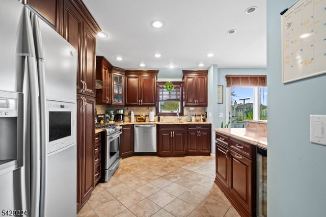 11 Barbara Dr, Clifton City, NJ 07013